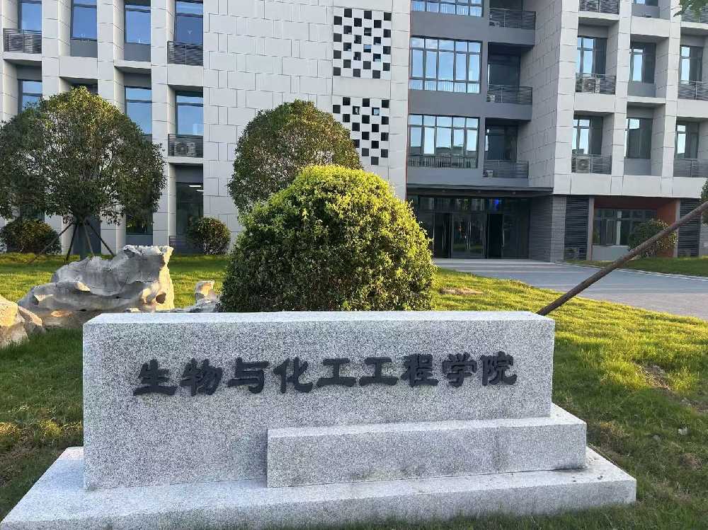 山东扬州职业大学体育场高杆灯项目